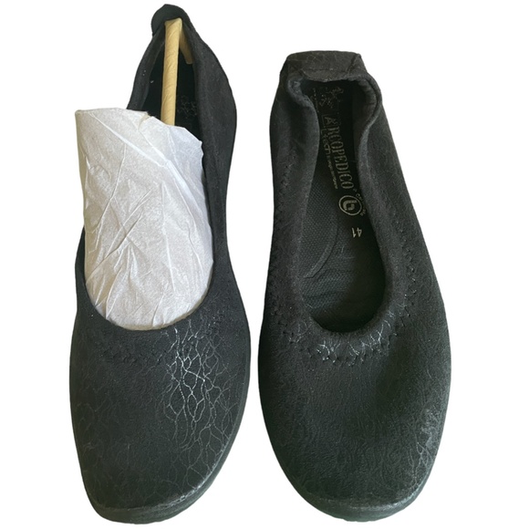 Black Leather Slip on - Picture 1 of 4